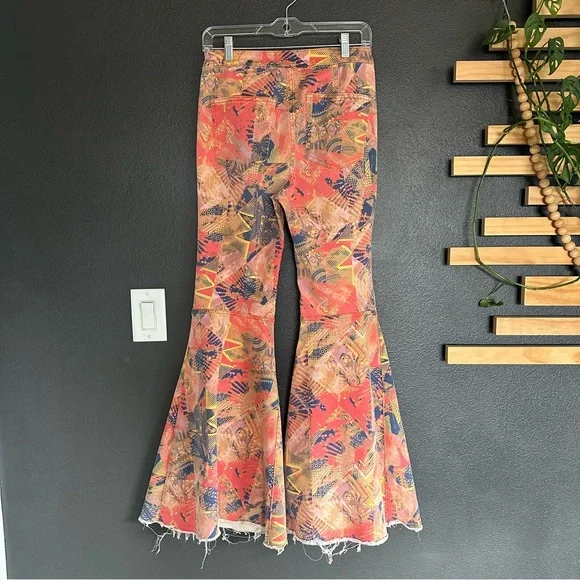 Free People We The Free Just Float On Printed Flare Bell Bottom Jeans Size 27 - Picture 3 of 8